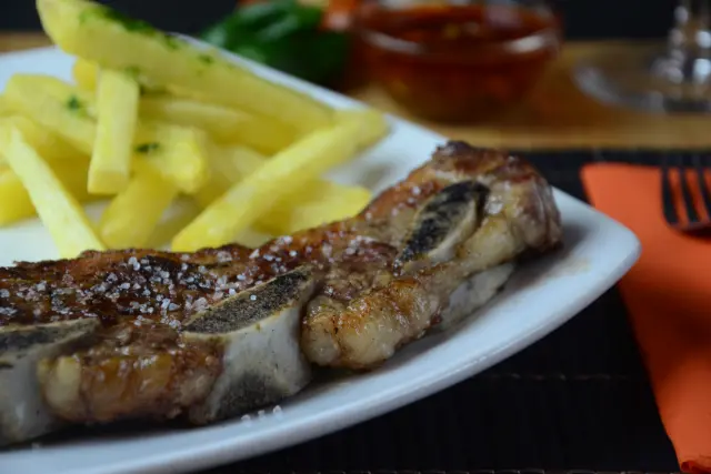 Tira de Asado a la Brasa en Viejo Barrio